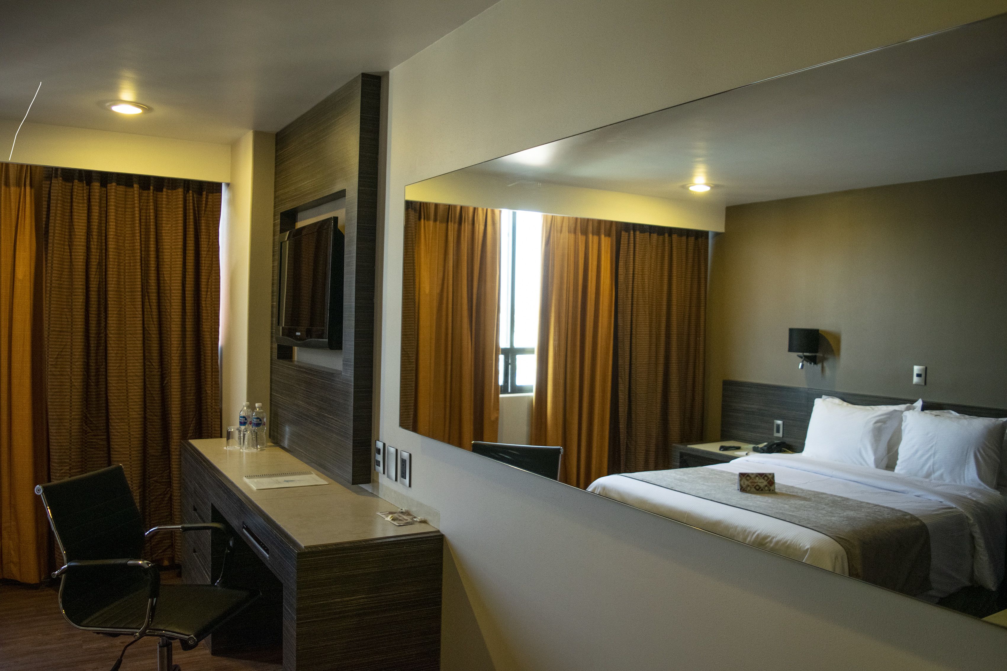 Standard Room, 1 Queen Bed | Premium bedding, in-room safe, blackout drapes, iron/ironing board