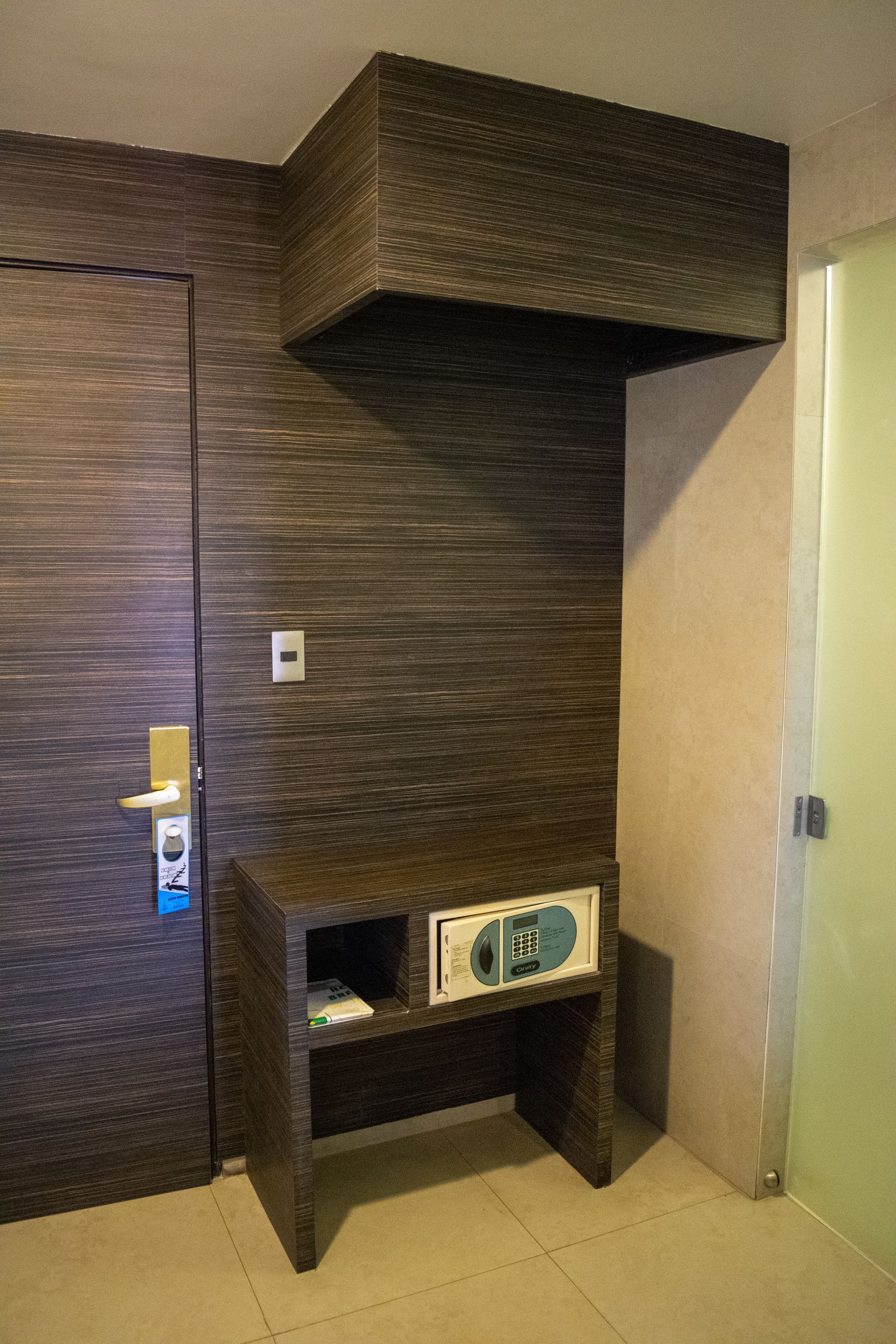 standard room, 1 queen bed | 1 bedroom, premium bedding, in-room safe, blackout curtains