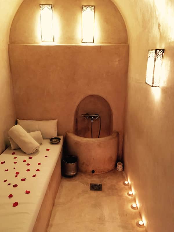 Hot tub, Turkish bath/hammam, body wraps, body scrubs, facials