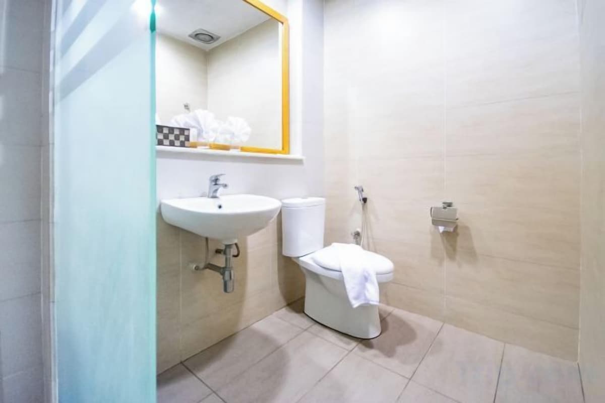 Shower, free toiletries, hair dryer, slippers