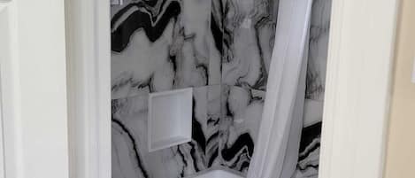 Room, 1 Queen Bed | Free WiFi, bed sheets