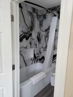 Room, 1 Queen Bed | Free WiFi, bed sheets