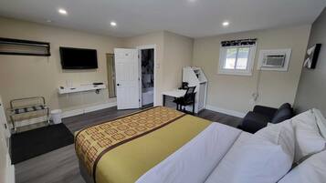 Room, 1 Queen Bed | Free WiFi, bed sheets
