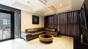 Premier Suite | 1 bedroom, individually decorated, individually furnished