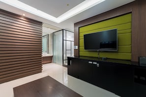 Premier Family Twin | Individually decorated, individually furnished, blackout drapes
