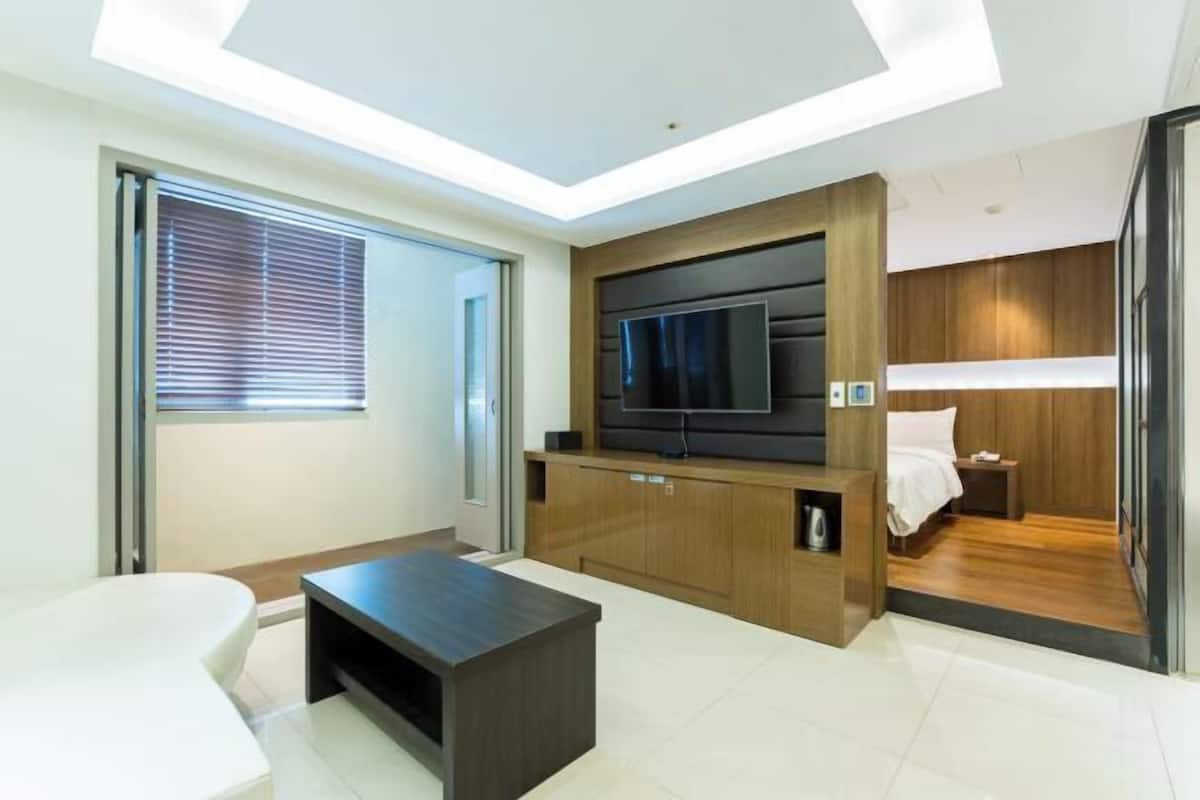 1 habitación, decoración personalizada y muebles diferentes