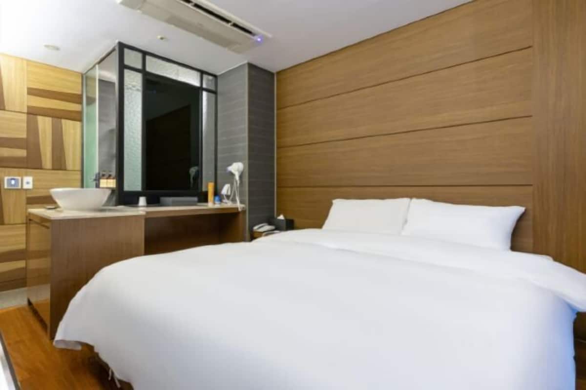 1 habitación, decoración personalizada y muebles diferentes