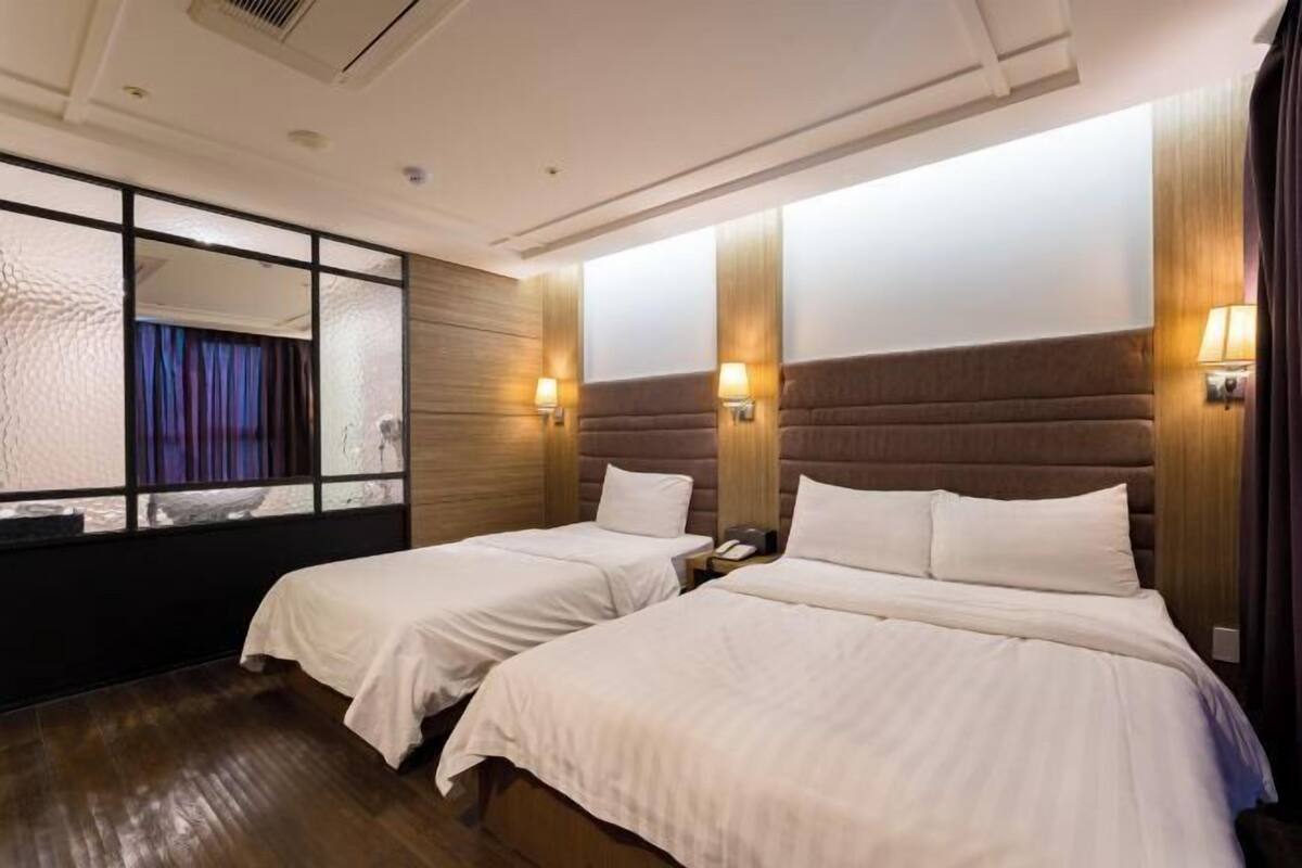 Blackout curtains, free WiFi, individually decorated
