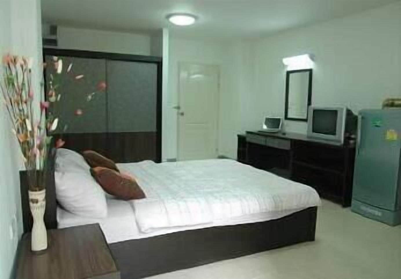 Studio | Desk, free WiFi