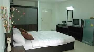 Studio | Desk, free WiFi