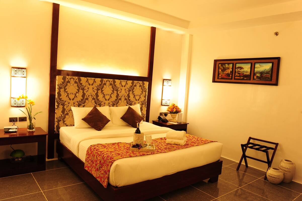 In-room safe, desk, laptop workspace, WiFi (free)