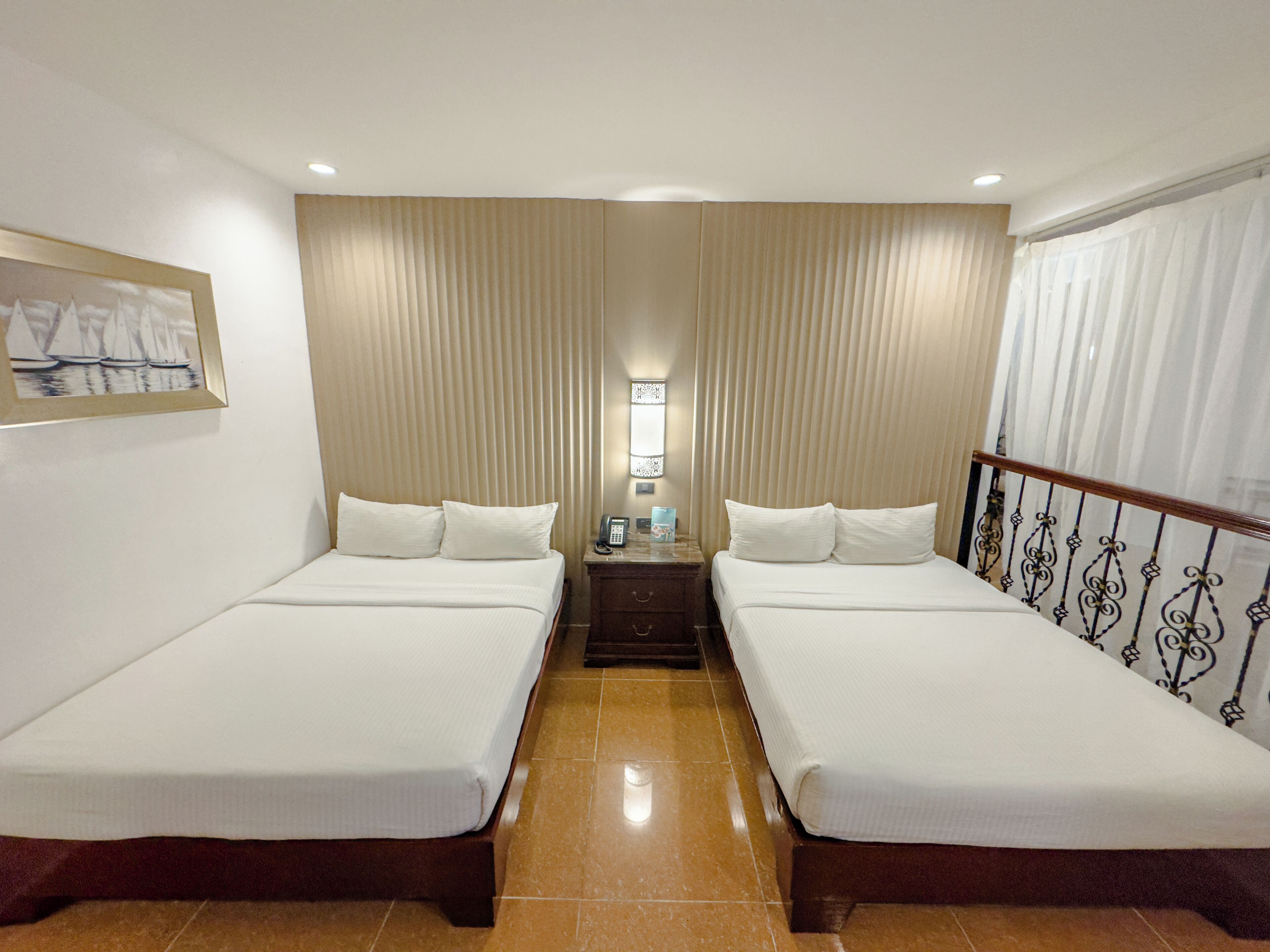 Suite « Premier » | Coffres-forts dans les chambres, bureau