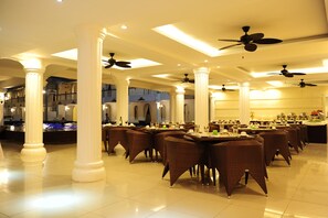 Desayuno a la carta diario (PHP 400 por persona)