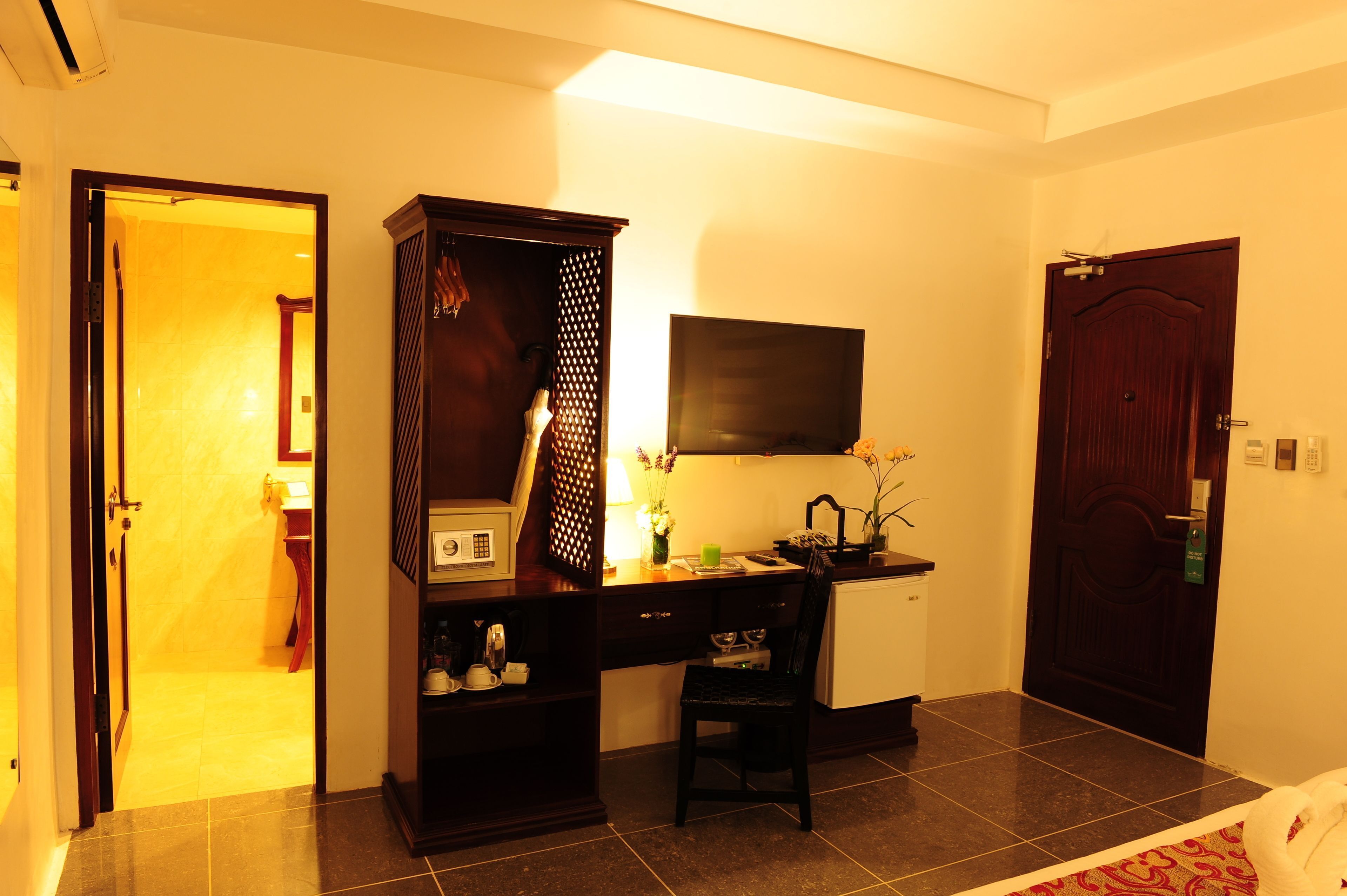 In-room safe, desk, laptop workspace, free WiFi