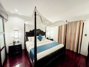 Executive Suite | In-room safe, desk, laptop workspace, free WiFi