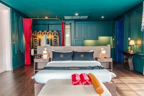 Zimmersafe, individuell dekoriert, Schreibtisch, Zustellbetten