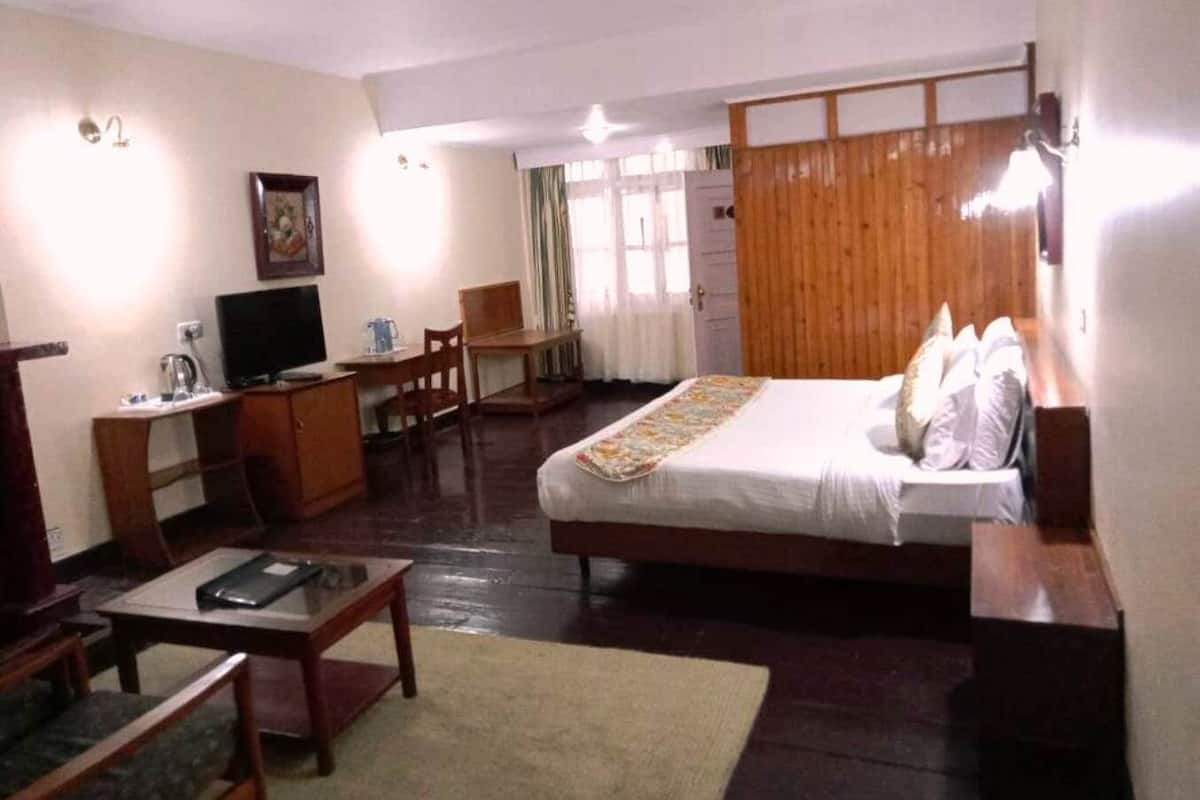 Garden Club room | In-room safe, desk, soundproofing, iron/ironing board