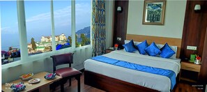 In-room safe, desk, soundproofing, iron/ironing board - Central Heritage Resort & Spa, Darjeeling (Darjeeling)