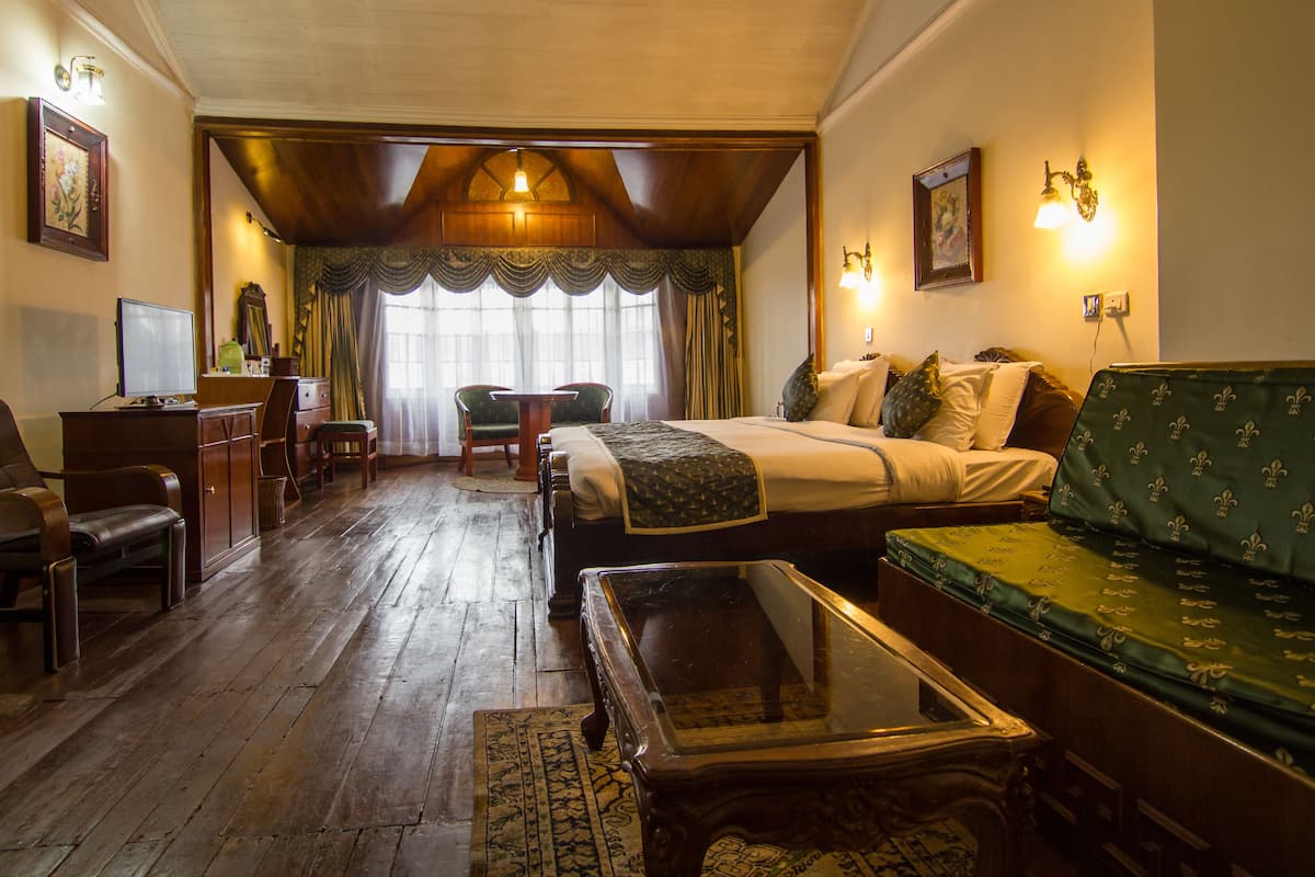 Club Room | In-room safe, desk, soundproofing, iron/ironing board