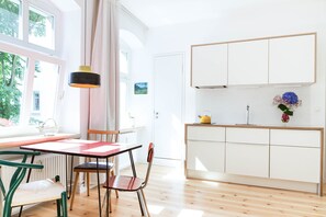 Studio (Hagenauer Strasse) | Cuisine privée | Réfrigérateur, cafetière-théière