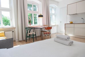 Studio (Hagenauer Strasse) | Hochwertige Bettwaren, Verdunkelungsvorhänge, schallisolierte Zimmer