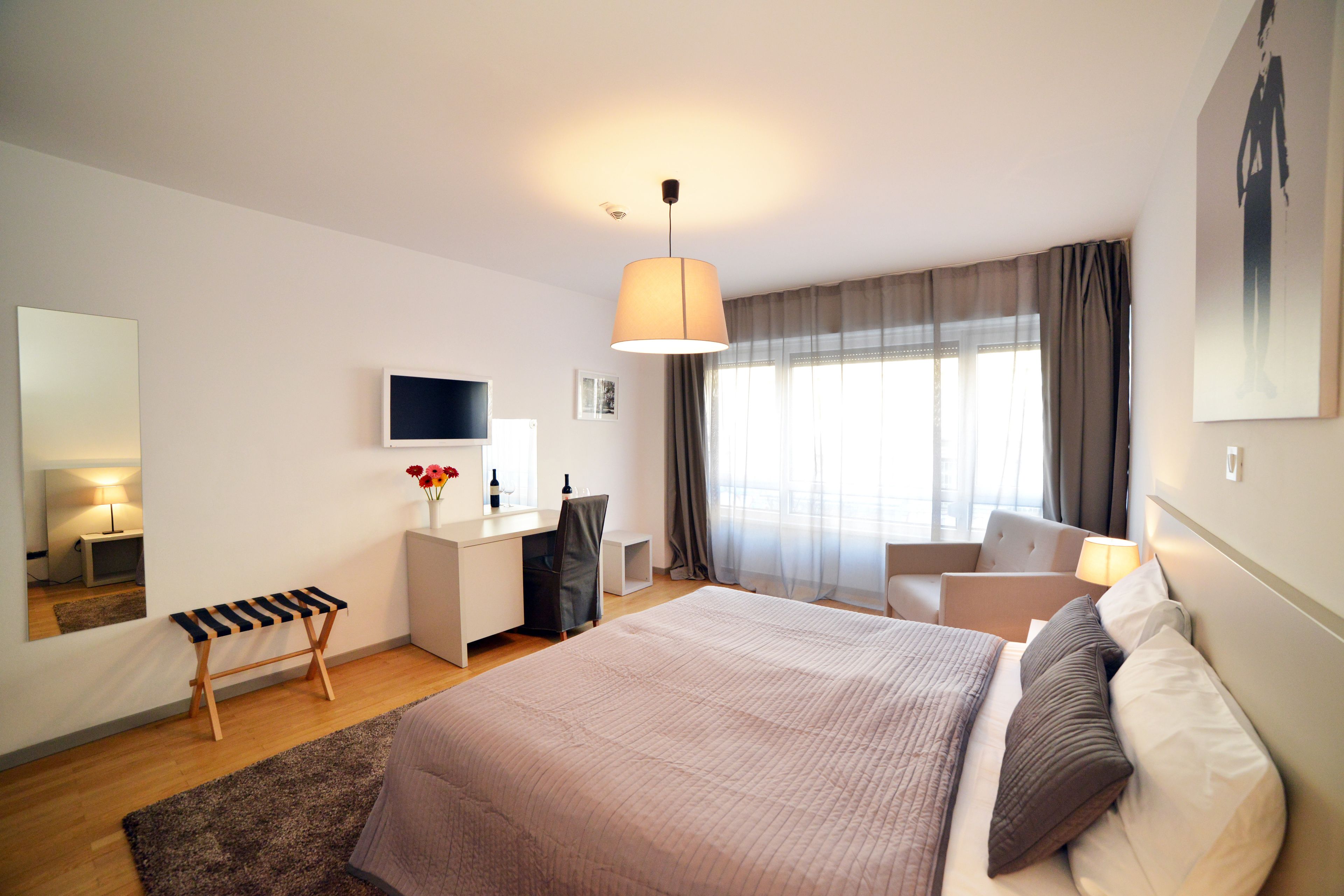 double room | 1 bedroom, in-room safe, desk, laptop workspace