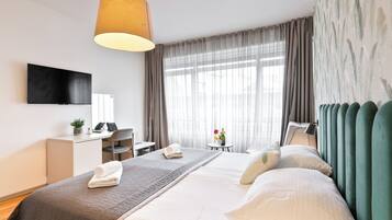 Double Room | In-room safe, desk, laptop workspace, blackout drapes