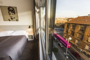 Habitación doble | Caja de seguridad en la habitación y escritorio 