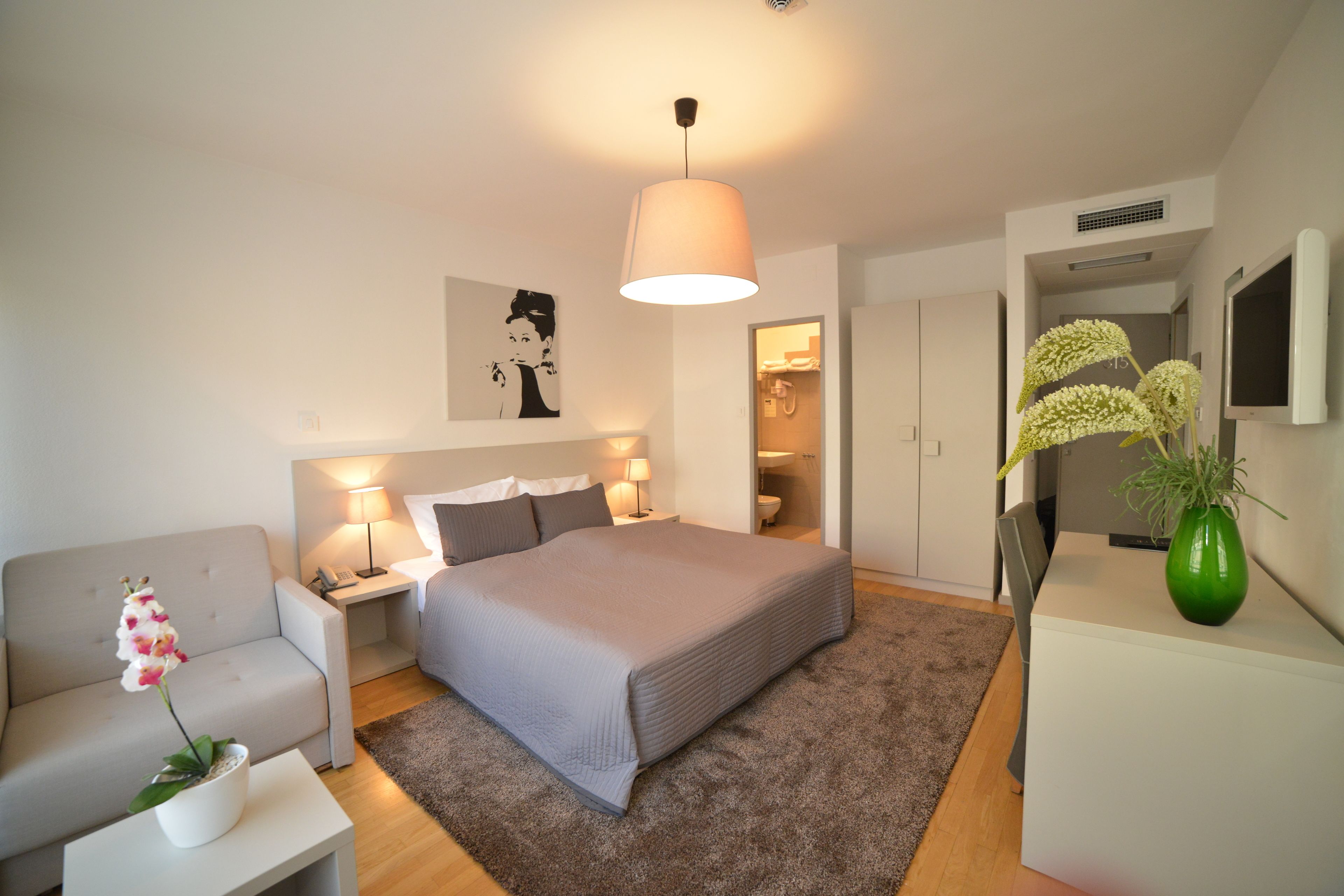 Coffres-forts dans les chambres, bureau