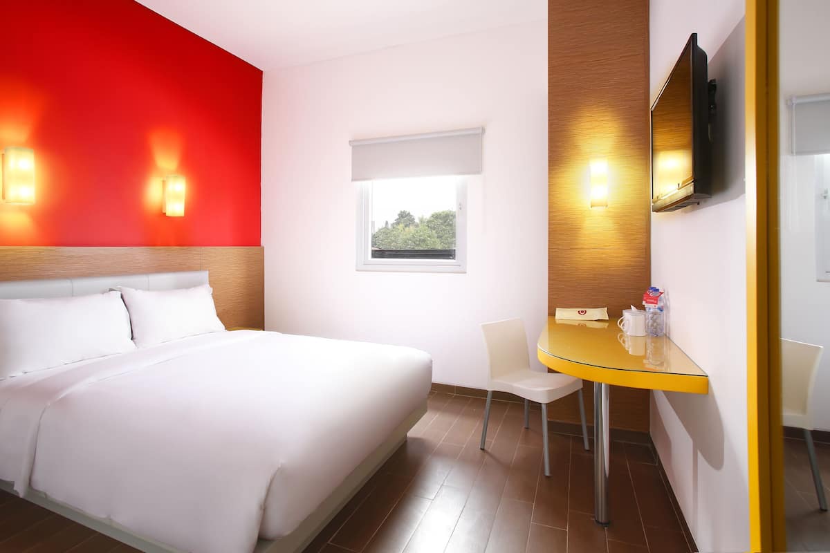 In-room safe, desk, free WiFi, bed sheets