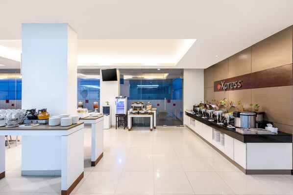 Breakfast, lunch, dinner served; Indonesian cuisine 