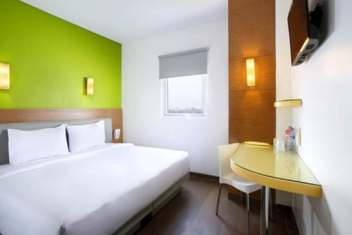 In-room safe, desk, free WiFi, bed sheets