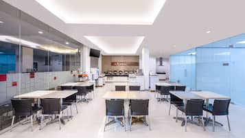Breakfast, lunch, dinner served; Indonesian cuisine