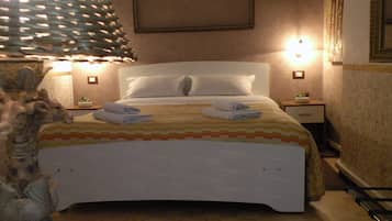 Classic Double Room, 1 Bedroom, Ensuite | Desk, iron/ironing board, cribs/infant beds, rollaway beds