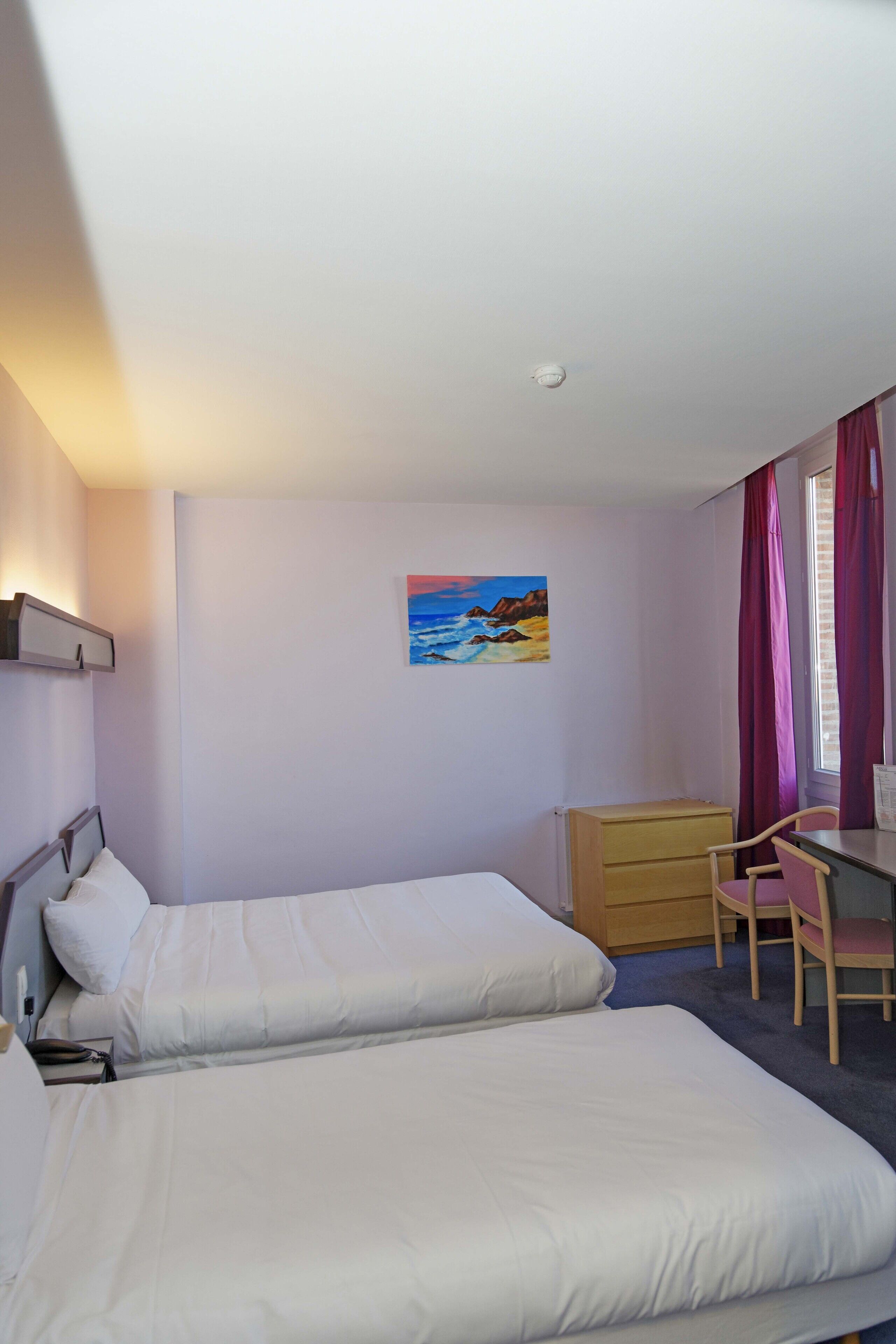 twin room | minibar, desk, iron/ironing board, free wifi