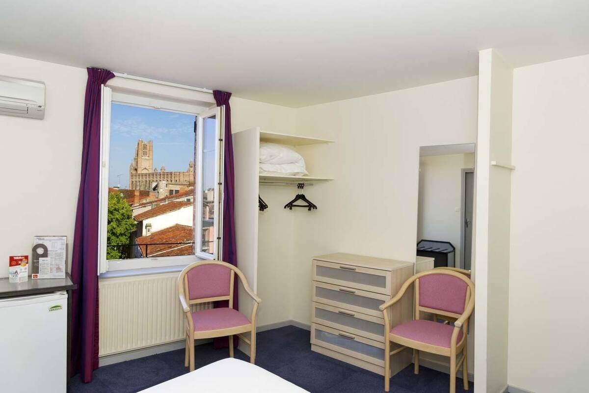 Basic Double Room | Minibar, desk, iron/ironing board (on request), free WiFi