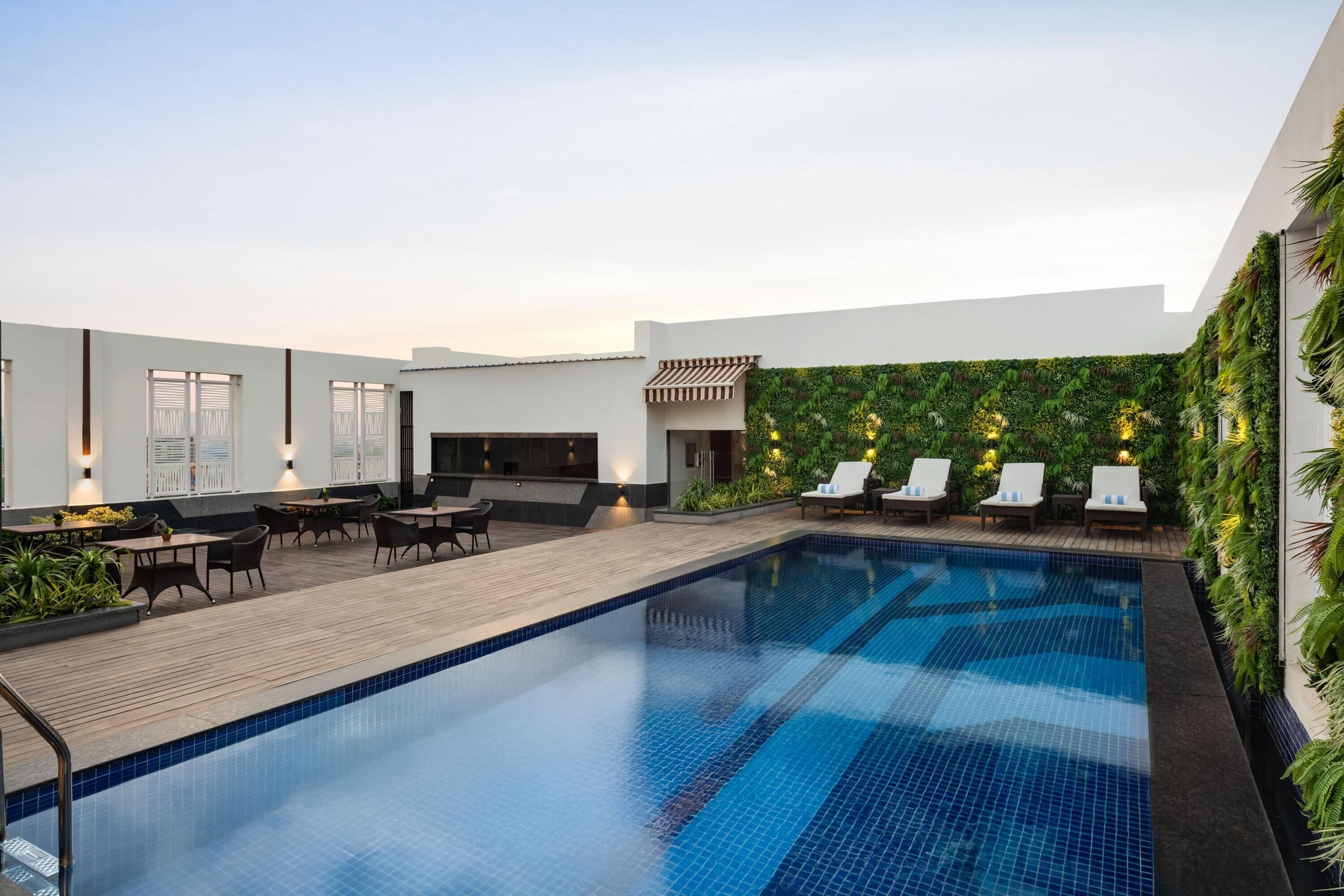 Una piscina cubierta