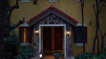 1 bedroom, premium bedding, pillow-top beds, minibar
