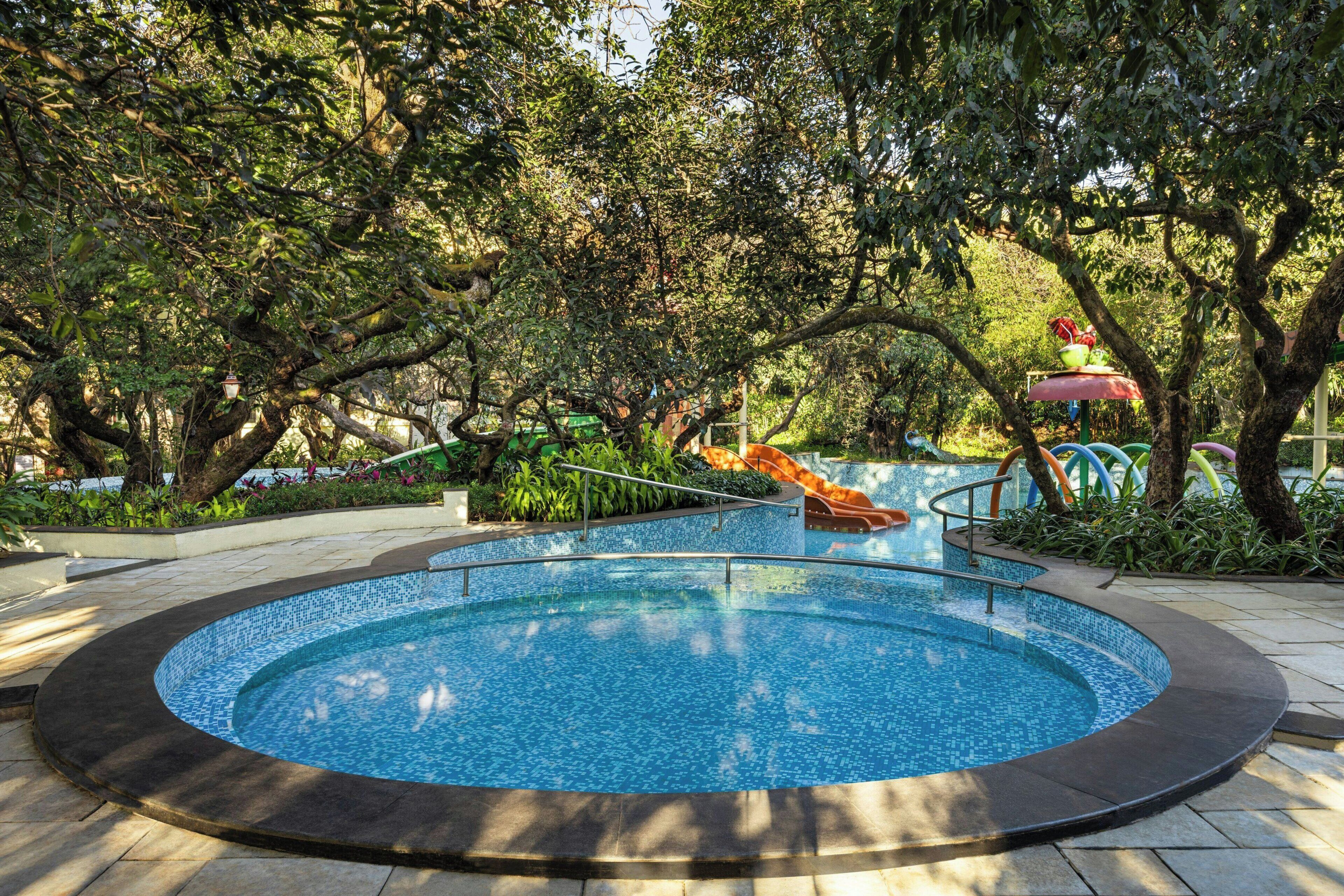 Outdoor pool, pool loungers