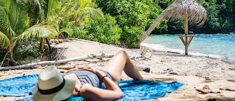 Plage privée, serviettes de plage, massages sur la plage