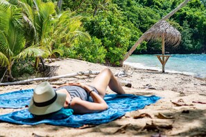 Praia particular, toalhas de praia, massagens na praia 