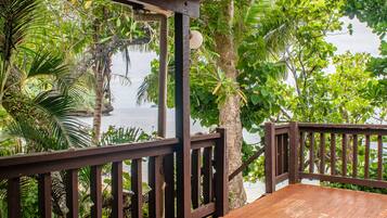 Oceanside Dua Bure (Bungalow) | Lanai