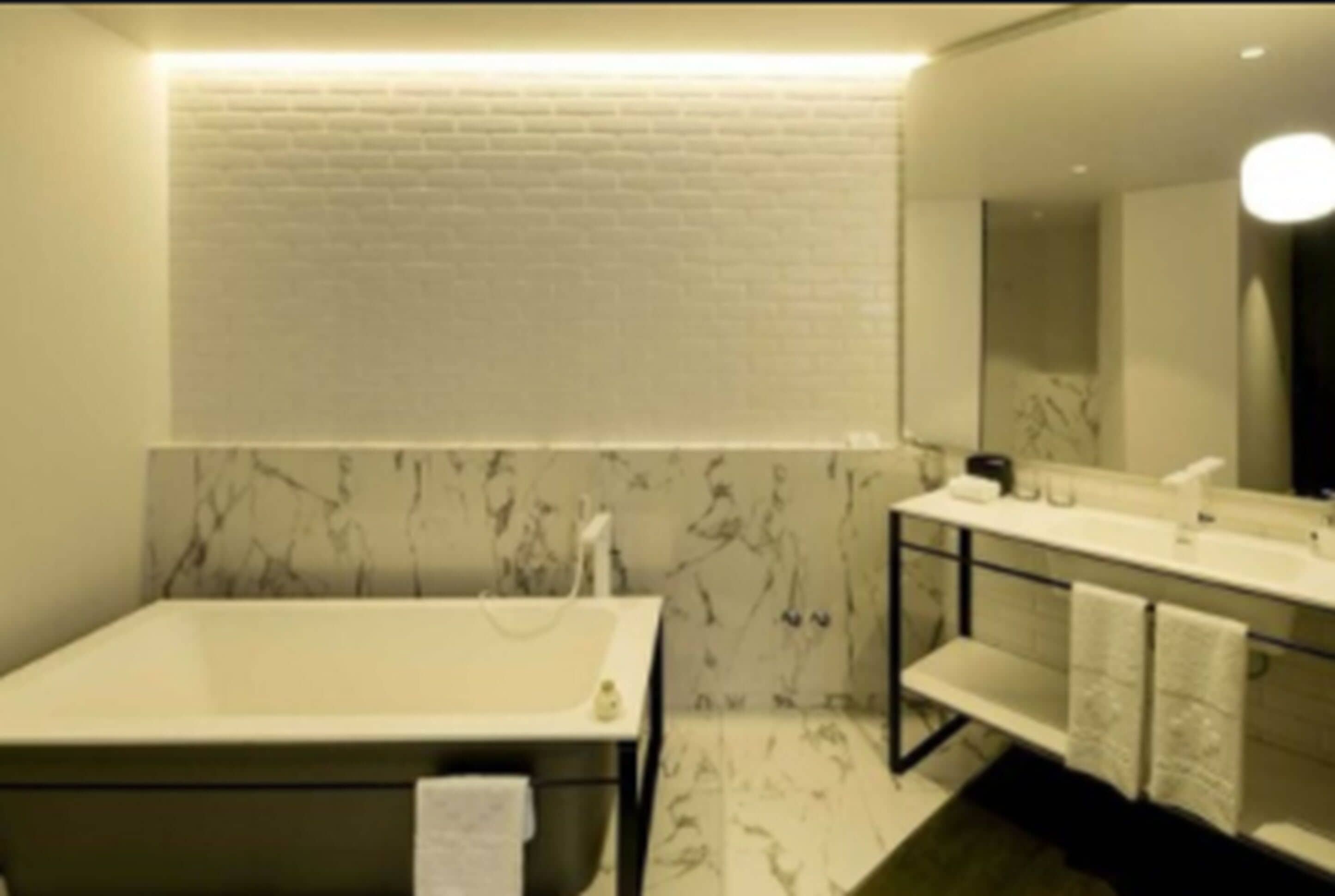 suite | minibar, in-room safe, desk, free wifi