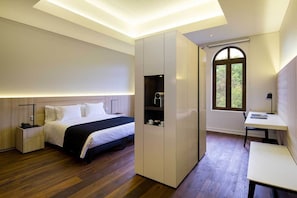 Minibar, in-room safe, desk, free WiFi