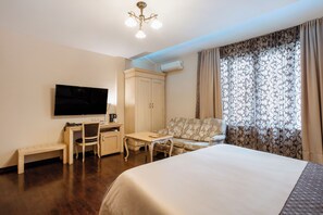 Deluxe Double Room, 1 King Bed, Jetted Tub | Living area | 80-cm TV with premium channels