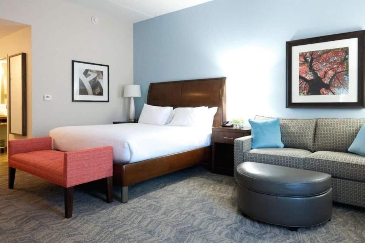In-room safe, laptop workspace, free WiFi, bed sheets