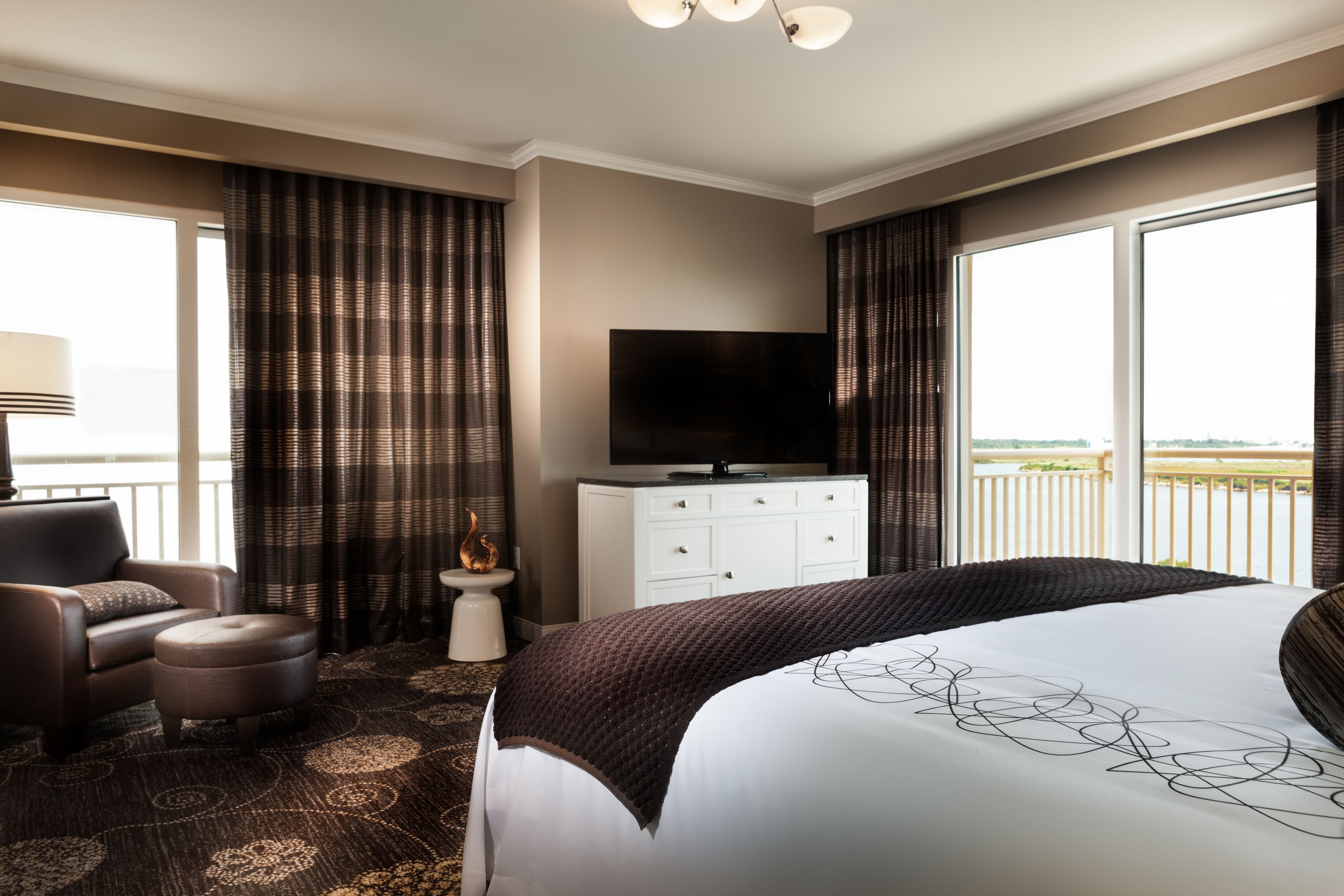 room, 1 king bed, lake view | view from room