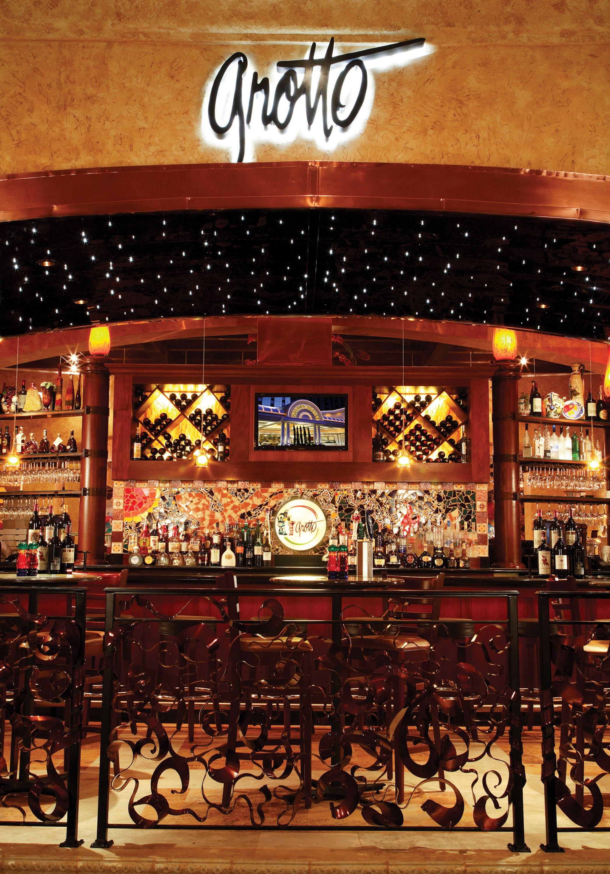 7 restaurants, breakfast, lunch, dinner served; italian cuisine