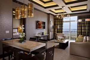 7 restaurants, breakfast, lunch, dinner served; Italian cuisine