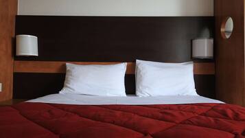Chambre Standard, 1 lit double | Bureau, rideaux occultants, lits bébé (gratuits), Wi-Fi gratuit